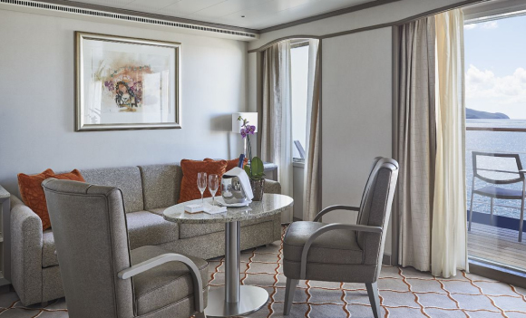 Medallion Suite - Silver Shadow